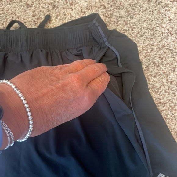 BALEAF Athletic shorts Black Men size large with pockets and in back running - Picture 2 of 4